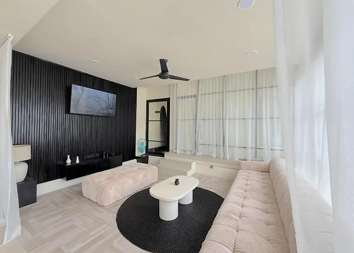 Spacious Modern 2 Bedroom Private Pool In チャングー