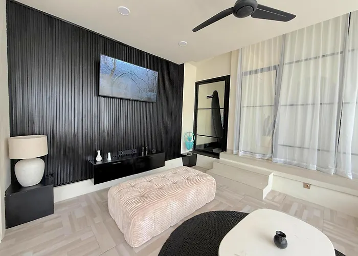 Spacious Modern 2 Bedroom Private Pool In チャングー