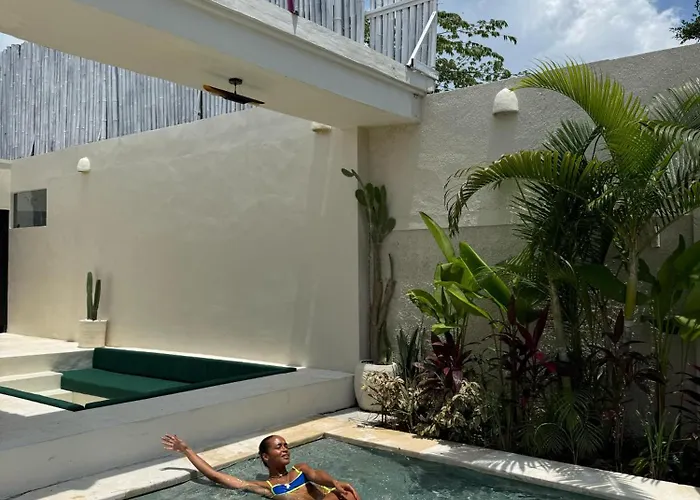 Spacious Modern 2 Bedroom Private Pool In