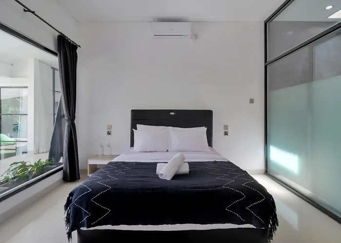 Spacious Modern 2 Bedroom Private Pool In *