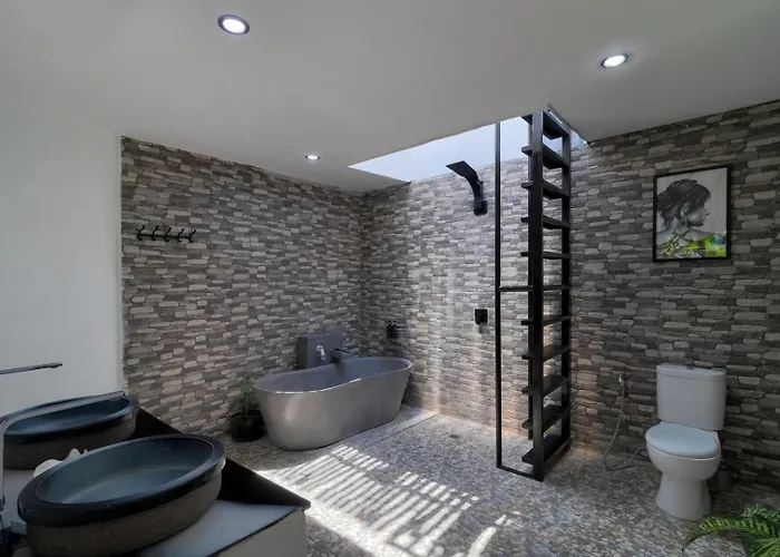Spacious Modern 2 Bedroom Private Pool In *