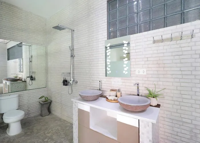 Spacious Modern 2 Bedroom Private Pool In Villa *